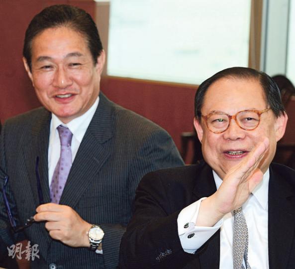 日本廉航樂桃自明年2月底起，增開香港飛沖繩的航班。圖左為樂桃CEO井上慎一，旁為樂桃第二大股東第一東方董事長諸立力。（劉焌陶攝）