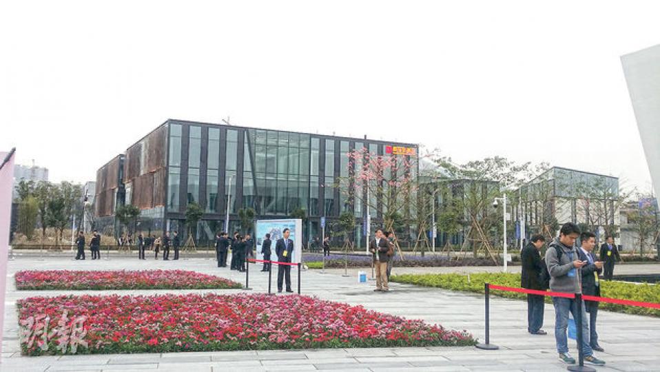 前海商業區已初具規模，由萬科發展的企業公館部分已落成，匯豐前海支行亦進駐前海企業公館。（魏嘉儀攝）