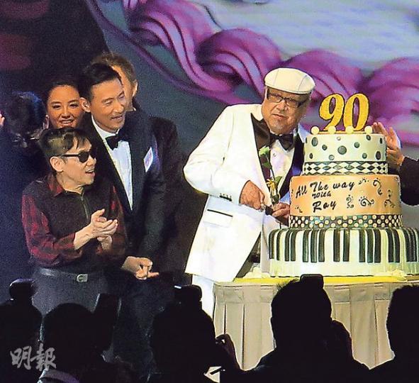 泰迪羅賓與張學友陪伴Uncle Ray切生日蛋糕。(攝影/記者:孫慧莊)關楚耀想再請父親為他監製新歌。(攝影/記者:孫慧莊)官恩娜未結婚,已不時被催生B。(攝影/記者:孫慧莊) 泰迪羅賓與張學友陪伴Uncle Ray切生日蛋糕。(攝影/記者:孫慧莊)關楚耀想再請父親為他監製新歌。(攝影/記者:孫慧莊)官恩娜未結婚,已不時被催生B。(攝影/記者:孫慧莊)