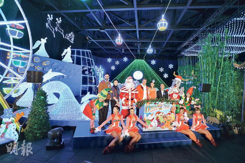 海洋公園今年有室內燈飾展,將園內50幾隻動物「變成」閃令令燈飾,仲有摩天輪、登山纜車燈飾,打造成一個迷你海洋公園。(黃志東攝) 海洋公園今年有室內燈飾展,將園內50幾隻動物「變成」閃令令燈飾,仲有摩天輪、登山纜車燈飾,打造成一個迷你海洋公園。(黃志東攝)