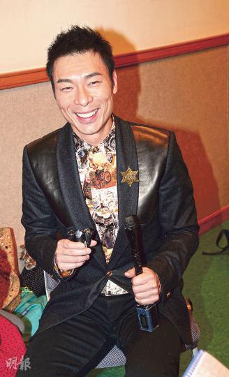 安仔終認已婚,但未有計劃如何慶祝新婚一周年。(攝影:鍾偉茵、梁迺楠) 安仔終認已婚,但未有計劃如何慶祝新婚一周年。(攝影:鍾偉茵、梁迺楠)