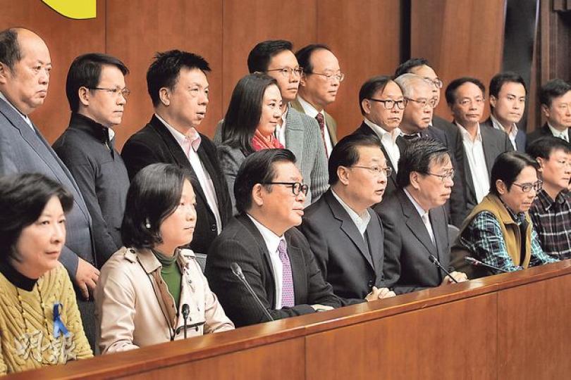 建制派議員昨日召開聯合記者會,支持警方協助執行禁制令。(李紹昌攝) 建制派議員昨日召開聯合記者會,支持警方協助執行禁制令。(李紹昌攝)