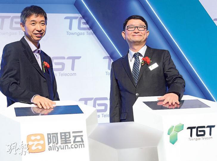 阿里巴巴與煤氣聯手殺入雲計算市場,阿里首席技術官王堅(圖左)及煤氣旗下名氣通電訊總經理黃耀,均看好雲端業務的發展空間。(劉焌陶攝) 阿里巴巴與煤氣聯手殺入雲計算市場,阿里首席技術官王堅(圖左)及煤氣旗下名氣通電訊總經理黃耀,均看好雲端業務的發展空間。(劉焌陶攝)