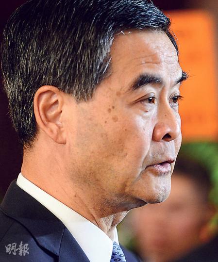 特首梁振英昨出席公開活動後表示,佔領兩個多月來,最大損失是小部分人破壞法治精神,他認為香港應追求法治民主。(劉焌陶攝) 特首梁振英昨出席公開活動後表示,佔領兩個多月來,最大損失是小部分人破壞法治精神,他認為香港應追求法治民主。(劉焌陶攝)