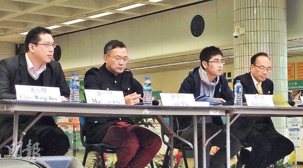 港大比較法與公法研究中心與城大學生會喺城大主辦政改論壇,邀請新民黨中委謝子祺(左起)、立法會議員謝偉俊、學聯秘書長周永康及公民黨黨魁梁家傑出席,討論後佔中方向,有約百名學生參與。(楊康琪攝) 港大比較法與公法研究中心與城大學生會喺城大主辦政改論壇,邀請新民黨中委謝子祺(左起)、立法會議員謝偉俊、學聯秘書長周永康及公民黨黨魁梁家傑出席,討論後佔中方向,有約百名學生參與。(楊康琪攝)