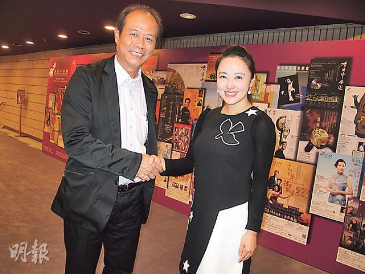 今次演唱會擔任主辦兼監製的李志雄(左),盛讚周旋(右)的才華不可多得。(攝影:孫華中) 今次演唱會擔任主辦兼監製的李志雄(左),盛讚周旋(右)的才華不可多得。(攝影:孫華中)