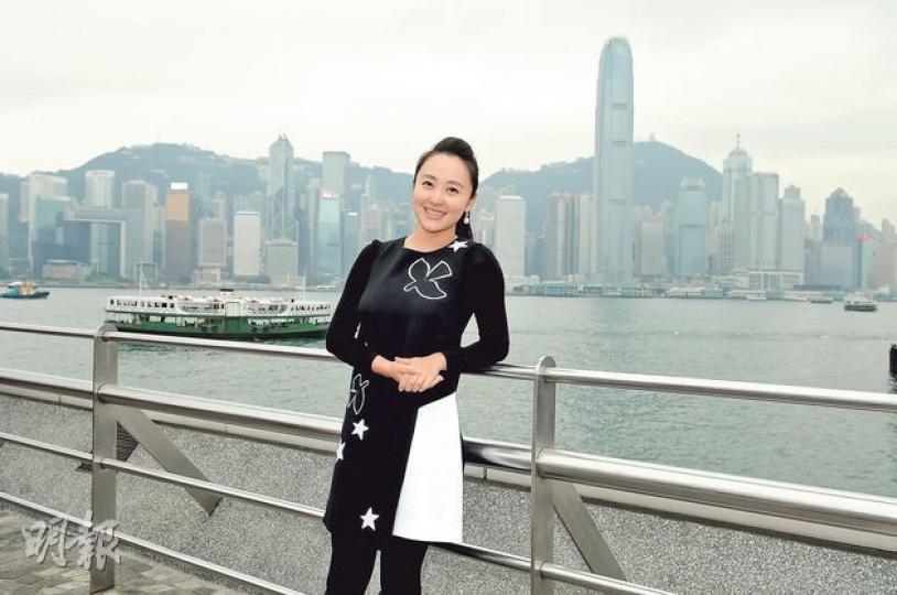 周旋對香港充滿感情,所以2年前以優才計劃來港定居,希望推廣音樂藝術文化。(攝影:孫華中)周旋說文化中心的音樂廳,對藝術家來說是一個香港的夢想舞台,10年前她在這裏開始舉行音樂會,讓她有着美好的回憶。(攝影:孫華中) 周旋對香港充滿感情,所以2年前以優才計劃來港定居,希望推廣音樂藝術文化。(攝影:孫華中)周旋說文化中心的音樂廳,對藝術家來說是一個香港的夢想舞台,10年前她在這裏開始舉行音樂會,讓她有着美好的回憶。(攝影:孫華中)