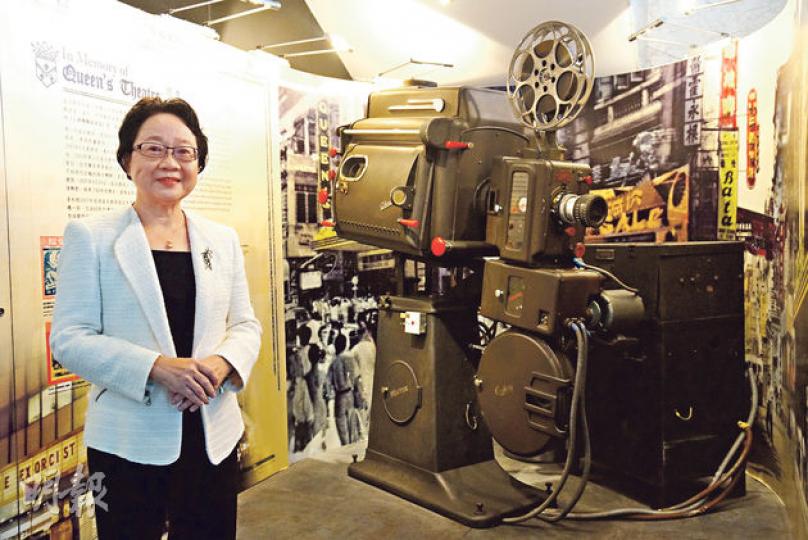 副康文署長(文化)廖昭薰聽日退休,結束36年公務員生涯,佢話任內有工作仍未完成,如爭取署內部分合約員工變成長期職位,同埋擴展大會堂同文化中心嘅戶外空間,多做文化場地。(余瑋攝) 副康文署長(文化)廖昭薰聽日退休,結束36年公務員生涯,佢話任內有工作仍未完成,如爭取署內部分合約員工變成長期職位,同埋擴展大會堂同文化中心嘅戶外空間,多做文化場地。(余瑋攝)