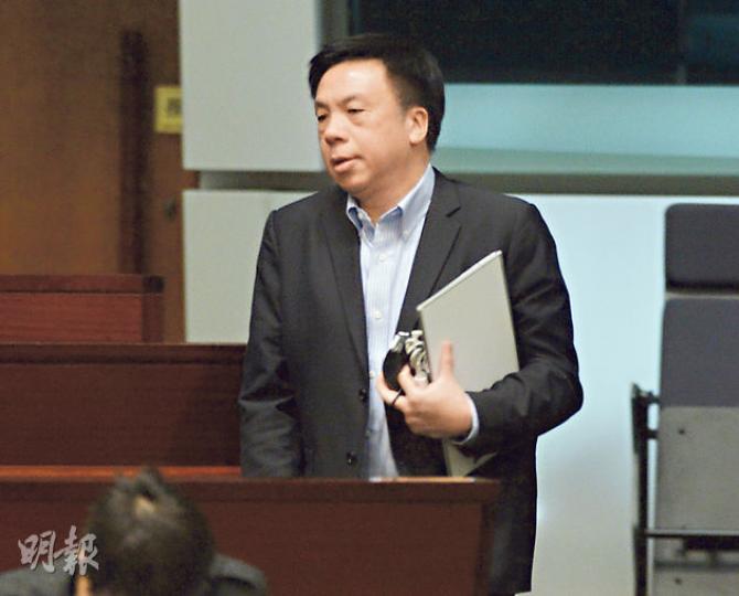 民建聯鍾樹根(圖)噚日火併公民黨梁家傑,不滿佢為咗泛民議員被捕而取消工務小組嘅會議。(葉家豪攝) 民建聯鍾樹根(圖)噚日火併公民黨梁家傑,不滿佢為咗泛民議員被捕而取消工務小組嘅會議。(葉家豪攝)