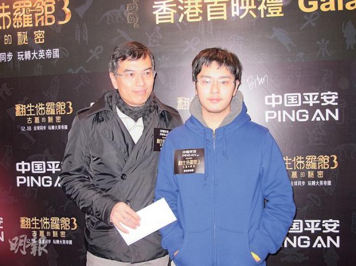 Togi聽太太司馬燕吩咐,帶細仔吳澋耀出席《翻生侏羅館3》首映禮。他希望太太的身體情况能慢慢好起來。(攝影/記者:柯美) Togi聽太太司馬燕吩咐,帶細仔吳澋耀出席《翻生侏羅館3》首映禮。他希望太太的身體情况能慢慢好起來。(攝影/記者:柯美)