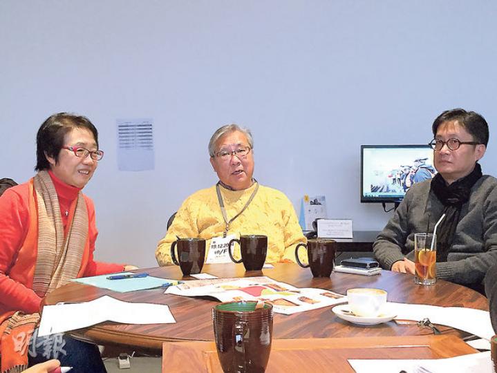 全國政協委員、工聯會榮譽會長陳婉嫻(左起),聯同珠海學院歷史文化研究中心蕭國健、中大建築學院鄭炳鴻,透過中聯辦去信全國政協委員會,希望好好保育港鐵沙中線土瓜灣站嘅宋元遺址。(陳洛明攝) 全國政協委員、工聯會榮譽會長陳婉嫻(左起),聯同珠海學院歷史文化研究中心蕭國健、中大建築學院鄭炳鴻,透過中聯辦去信全國政協委員會,希望好好保育港鐵沙中線土瓜灣站嘅宋元遺址。(陳洛明攝)