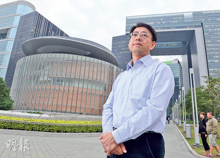 警務處前監管處長鄧厚江認為,警隊可提供平台,增加前線警員與不同社運團體的互動,甚至在警校設暑期訓練班,令外界加深了解警隊運作。(劉焌陶攝) 警務處前監管處長鄧厚江認為,警隊可提供平台,增加前線警員與不同社運團體的互動,甚至在警校設暑期訓練班,令外界加深了解警隊運作。(劉焌陶攝)