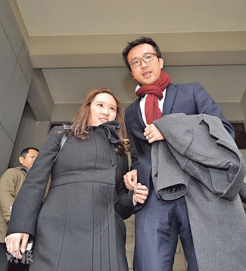 郭炳江的女兒郭曉妍（左）昨到高院支持父親，勉勵他：「Life goes on（生活仍繼續）」，判刑後她偕同丈夫（右）到高院羈留室探望父親，離開時未有回應記者提問。（鄧宗弘攝）郭炳江的兒子郭基煇（圖）昨隔着犯人欄向父親許下承諾：「我哋會乖。」他離開法院時不願評論刑期，只稱會為父親祈禱，並祝記者聖誕快樂。（黃建邦攝）郭炳聯（圖）昨到庭旁聽胞兄郭炳江判刑，等候開庭期間他喝了一口咖啡，又喝了一口汽水。他離開高院時被記者包圍，只說了一句「有心喇」。（李澤彤攝）
