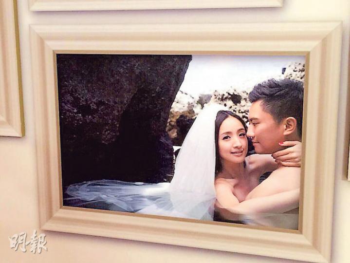 林依晨的婚宴上展示兩人的恩愛結婚照，一對新人在水中沐浴愛河。（微博圖片）婚宴雖保密，但裏面情景還是曝光了。（微博圖片）