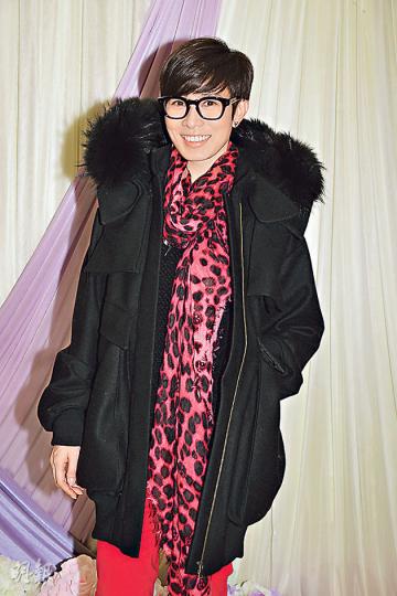緋聞男友鄭嘉穎被指頻飛上海會女朋友,阿佘聞言只說「聖誕快樂」。(攝影/記者:鍾一虹) 緋聞男友鄭嘉穎被指頻飛上海會女朋友,阿佘聞言只說「聖誕快樂」。(攝影/記者:鍾一虹)
