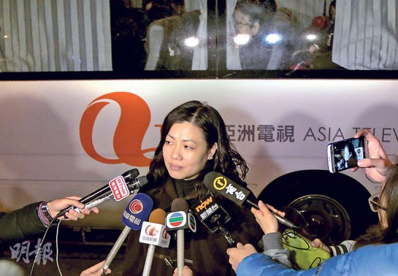 亞視昨公布先發放11月份一半薪金,亞視新聞部編輯主任羅佩琼認為員工要自行決定是否願「袋住先」,但她個人認為不可接受,員工應繼續向公司施壓。她表示,新聞部將如期於元旦日起縮減報道時數,但至昨晚未有最終定案。(李澤彤攝) 亞視昨公布先發放11月份一半薪金,亞視新聞部編輯主任羅佩琼認為員工要自行決定是否願「袋住先」,但她個人認為不可接受,員工應繼續向公司施壓。她表示,新聞部將如期於元旦日起縮減報道時數,但至昨晚未有最終定案。(李澤彤攝)