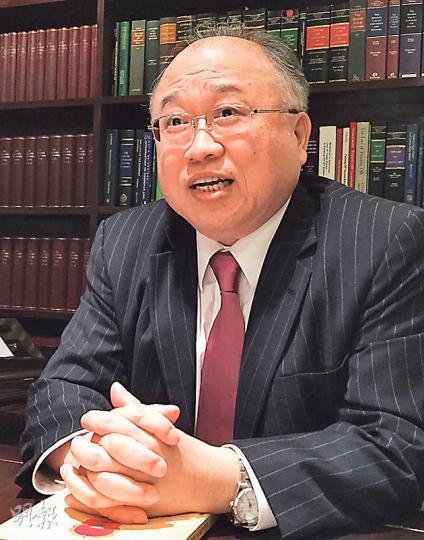 行政會議成員廖長城說,看不到通過政改對民主派如何不利,認為既然泛民爭取民主,但不接受較現時更民主化的選舉制度是「講唔通」。(何曉勤攝) 行政會議成員廖長城說,看不到通過政改對民主派如何不利,認為既然泛民爭取民主,但不接受較現時更民主化的選舉制度是「講唔通」。(何曉勤攝)