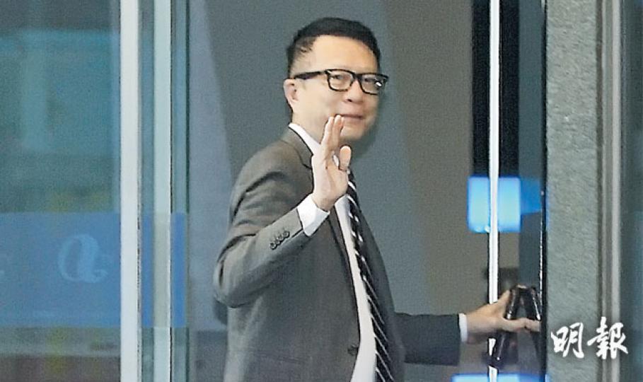 針對亞視早前拖欠員工9月份薪金逾3周,勞工處昨向亞視及其中一名董事提出票控,共發出34張傳票。據悉該名董事為亞視執行董事葉家寶(圖)。(葉家豪攝) 針對亞視早前拖欠員工9月份薪金逾3周,勞工處昨向亞視及其中一名董事提出票控,共發出34張傳票。據悉該名董事為亞視執行董事葉家寶(圖)。(葉家豪攝)