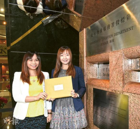 曾在同區發展洋房項目戈林的宏安,昨日派出代表就大埔公路大圍段地皮遞交標書。(陳淑安攝)大埔公路大圍段用地,雖然鄰近寶福紀念館及富山殮房,以及受交通嘈音影響,但仍收8份標書,成績相當不俗。(葉家豪攝) 曾在同區發展洋房項目戈林的宏安,昨日派出代表就大埔公路大圍段地皮遞交標書。(陳淑安攝)大埔公路大圍段用地,雖然鄰近寶福紀念館及富山殮房,以及受交通嘈音影響,但仍收8份標書,成績相當不俗。(葉家豪攝)
