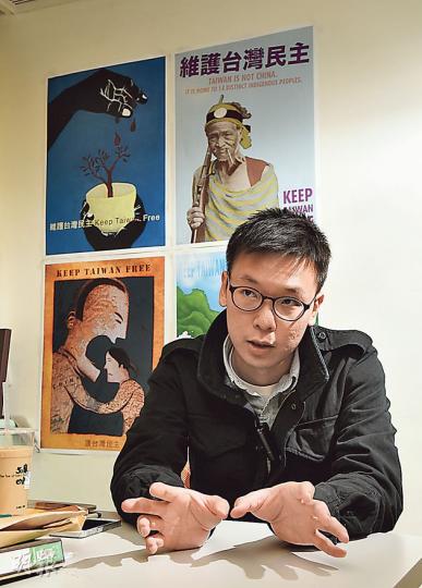 林飛帆說,公民運動只是「敲下一塊磚」,要繼續打擊僵固的權力「高牆」。(陳淑安攝)(明報製圖) 林飛帆說,公民運動只是「敲下一塊磚」,要繼續打擊僵固的權力「高牆」。(陳淑安攝)(明報製圖)