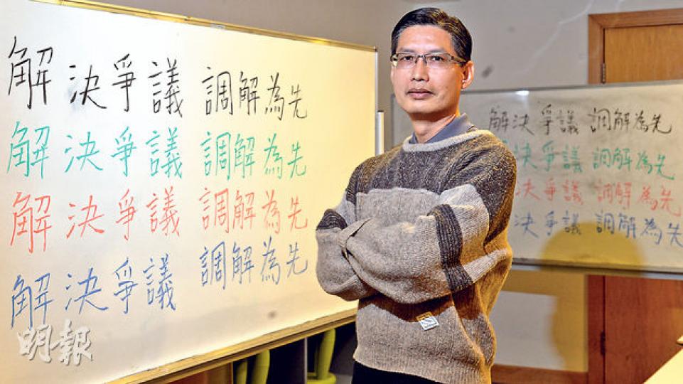 退休教師廖卓榮期望,倘若家長有不滿,可與校方調解,避免雙方矛盾加劇。( 葉家豪攝) 退休教師廖卓榮期望,倘若家長有不滿,可與校方調解,避免雙方矛盾加劇。( 葉家豪攝)