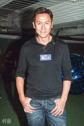 馬德鐘表示雖然與無綫合約已完,但若播出其新劇《以和為貴》,會參與宣傳,有適合的劇也會拍。(攝影:孫華中)茍芸慧(左起)、胡定欣及王君馨昨日出席活動,宣傳今晚大結局的《飛虎II》。(攝影:孫華中) 馬德鐘表示雖然與無綫合約已完,但若播出其新劇《以和為貴》,會參與宣傳,有適合的劇也會拍。(攝影:孫華中)茍芸慧(左起)、胡定欣及王君馨昨日出席活動,宣傳今晚大結局的《飛虎II》。(攝影:孫華中)