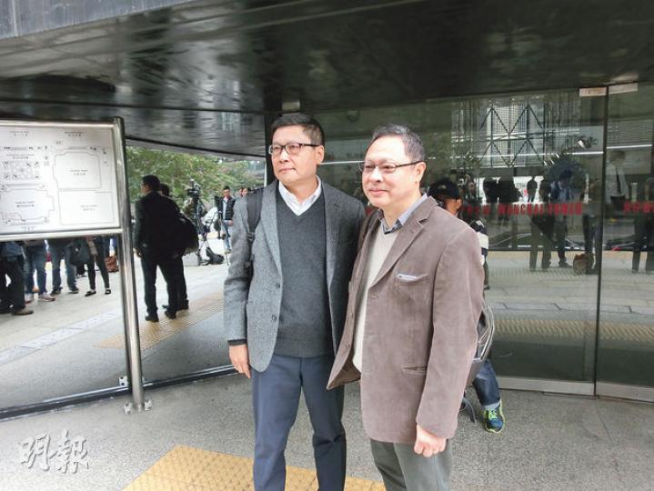 戴耀廷(右)及陳健民(左)昨親自到庭應訊,戴耀廷認為將案件移交區院的決定能平衡申索人的利益。(張梓鈴攝) 戴耀廷(右)及陳健民(左)昨親自到庭應訊,戴耀廷認為將案件移交區院的決定能平衡申索人的利益。(張梓鈴攝)