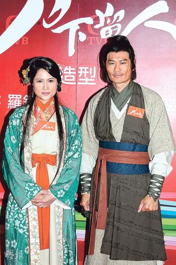 黃德斌(右)笑言跟邵美琪(左)於劇中上演一幕血淋淋的浪漫愛情故事。(攝影/記者:陳釗) 黃德斌(右)笑言跟邵美琪(左)於劇中上演一幕血淋淋的浪漫愛情故事。(攝影/記者:陳釗)
