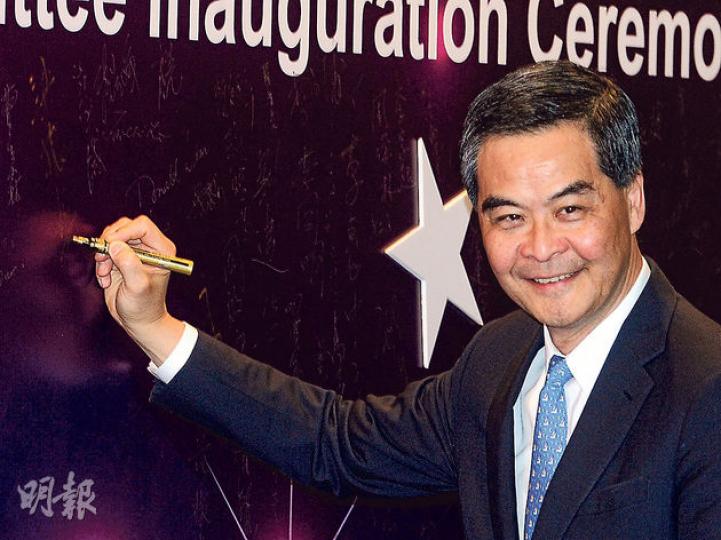 特首梁振英昨出席廠商會活動後說,若錯過這次政改,無人能說清楚「下次有如此機遇是何年何時何日」,希望市民和泛民議員能夠明白這點。(劉焌陶攝) 特首梁振英昨出席廠商會活動後說,若錯過這次政改,無人能說清楚「下次有如此機遇是何年何時何日」,希望市民和泛民議員能夠明白這點。(劉焌陶攝)