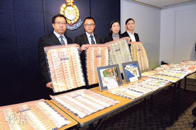 香港警方毒品調查科周一在港行動,拘捕4名涉案男女,起出大批現金財物,並凍結戶口內1100萬元存款,總數近1800萬元。(鍾炳然攝) 香港警方毒品調查科周一在港行動,拘捕4名涉案男女,起出大批現金財物,並凍結戶口內1100萬元存款,總數近1800萬元。(鍾炳然攝)