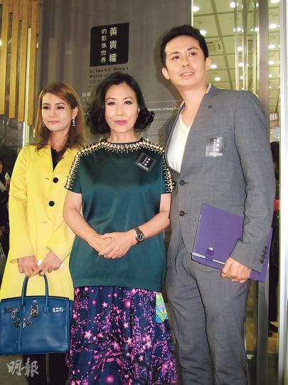 蔡一鳳(左起)、汪明荃及盛品儒昨日齊齊欣賞攝影展。(攝影/記者:李潔盈) 蔡一鳳(左起)、汪明荃及盛品儒昨日齊齊欣賞攝影展。(攝影/記者:李潔盈)