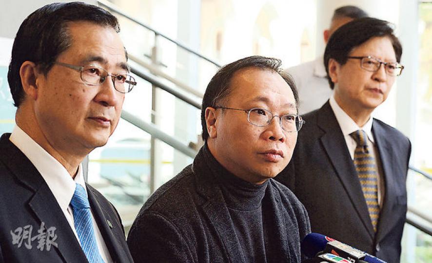 現時業主申請公帑資助維修時，須與政府協議在一定年期內開放歷史建築，一般為竣工後10年。古諮會昨建議不應以此為審批的資助的先決條件，主席林筱魯（中）指若業主因開放問題而放棄維修，在保育方面只會得不償失。（劉焌陶攝）