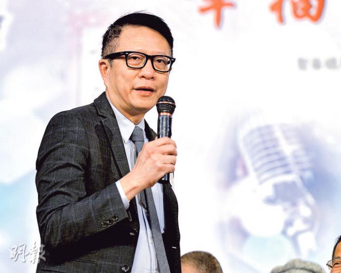 葉家寶昨日表示正努力籌集資金,冀能盡快支付12月欠薪及牌費,又指得到各方不同形式的支援,有朋友稱會送贈1噸燕窩予亞視。(葉家豪攝) 葉家寶昨日表示正努力籌集資金,冀能盡快支付12月欠薪及牌費,又指得到各方不同形式的支援,有朋友稱會送贈1噸燕窩予亞視。(葉家豪攝)