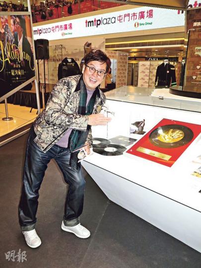 阿倫對展覽會的展品甚為好奇。(攝影/記者:楊安莉) 阿倫對展覽會的展品甚為好奇。(攝影/記者:楊安莉)