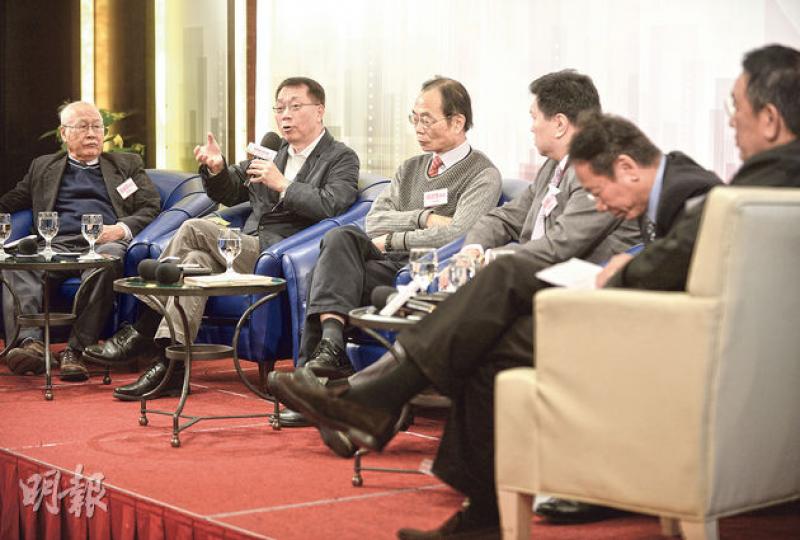 反佔領團體「幫港出聲」昨舉行政改第二輪諮詢研討會,席上多名發起人都表明,佔領行動後,香港需要一個「有篩選」的普選方案,以防止對抗中央的人當選。(盧翊銘攝) 反佔領團體「幫港出聲」昨舉行政改第二輪諮詢研討會,席上多名發起人都表明,佔領行動後,香港需要一個「有篩選」的普選方案,以防止對抗中央的人當選。(盧翊銘攝)