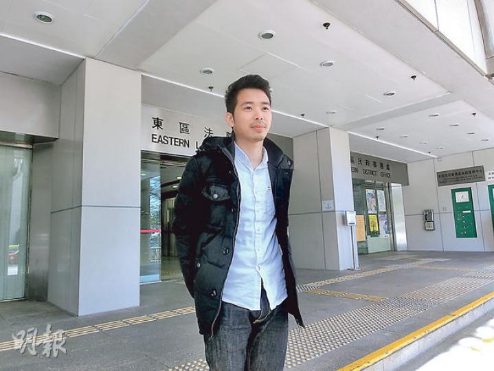 新界東北立會示威者社民連成員曾浚瑛(圖)否認妨礙正在執行職責的立法會人員罪。(張梓鈴攝)曾任警員的立法會二級保安助理葉海松否認曾勒曾浚瑛的頸,稱是曾浚瑛的頸「退」到他的手。(張梓鈴攝) 新界東北立會示威者社民連成員曾浚瑛(圖)否認妨礙正在執行職責的立法會人員罪。(張梓鈴攝)曾任警員的立法會二級保安助理葉海松否認曾勒曾浚瑛的頸,稱是曾浚瑛的頸「退」到他的手。(張梓鈴攝)