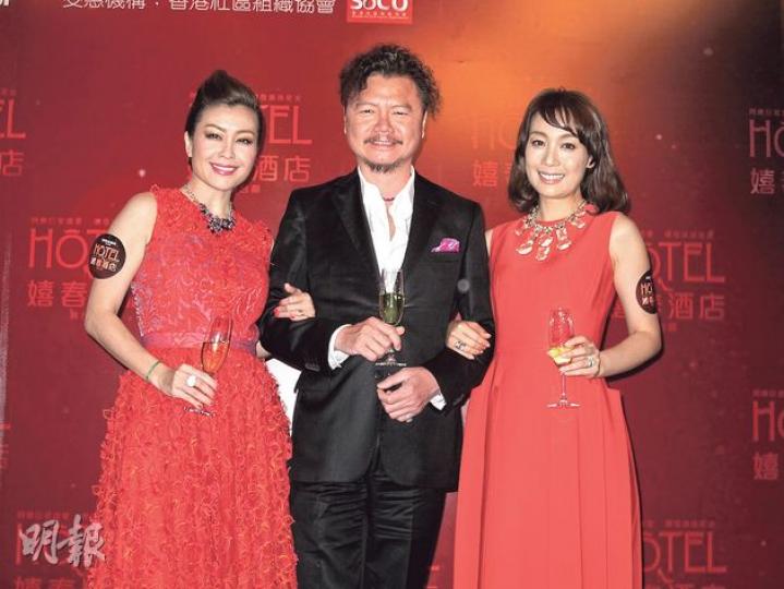 伍詠薇、艾威及江美儀昨出席舞台劇《嬉春酒店》記者會,原來艾威相隔20年再演同一舞台劇兼演同一角色。(攝影/記者﹕柯美) 伍詠薇、艾威及江美儀昨出席舞台劇《嬉春酒店》記者會,原來艾威相隔20年再演同一舞台劇兼演同一角色。(攝影/記者﹕柯美)