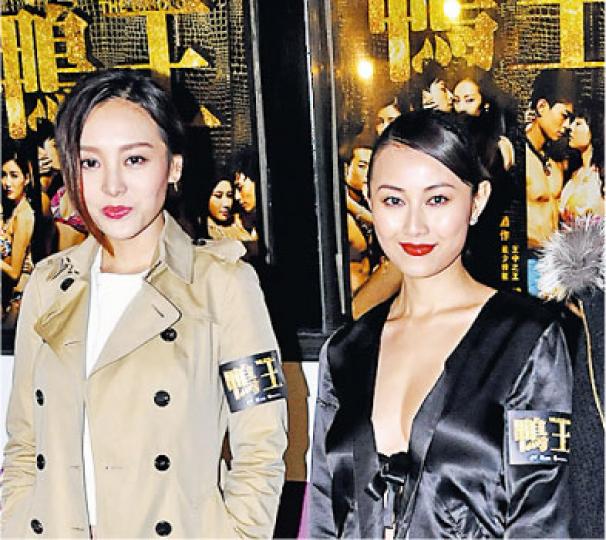 何佩瑜(左)與袁嘉敏(右)同場面左左,合照時顯得十分勉強。(攝影/記者﹕林祖傑) 何佩瑜(左)與袁嘉敏(右)同場面左左,合照時顯得十分勉強。(攝影/記者﹕林祖傑)