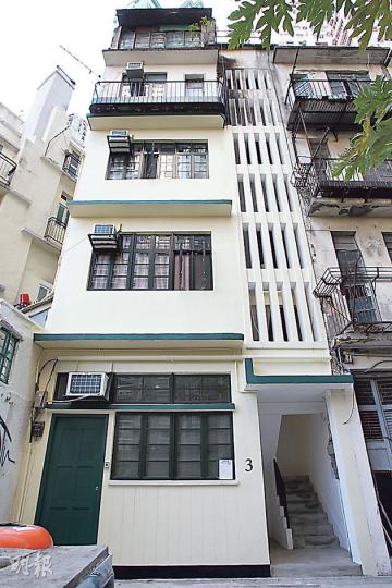 市建局將永利街部分唐樓單位租予社企「要有光」,提供比私宅市值租金廉宜約五成的「光房」,出租予基層單親家庭。(林俊源攝) 市建局將永利街部分唐樓單位租予社企「要有光」,提供比私宅市值租金廉宜約五成的「光房」,出租予基層單親家庭。(林俊源攝)