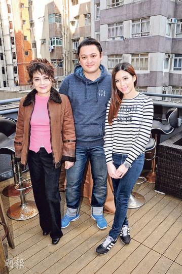 黃芷晴(右)與施明、李泳漢母子合作拍內地劇《只有情永在》。(攝影/記者﹕林祖傑) 黃芷晴(右)與施明、李泳漢母子合作拍內地劇《只有情永在》。(攝影/記者﹕林祖傑)