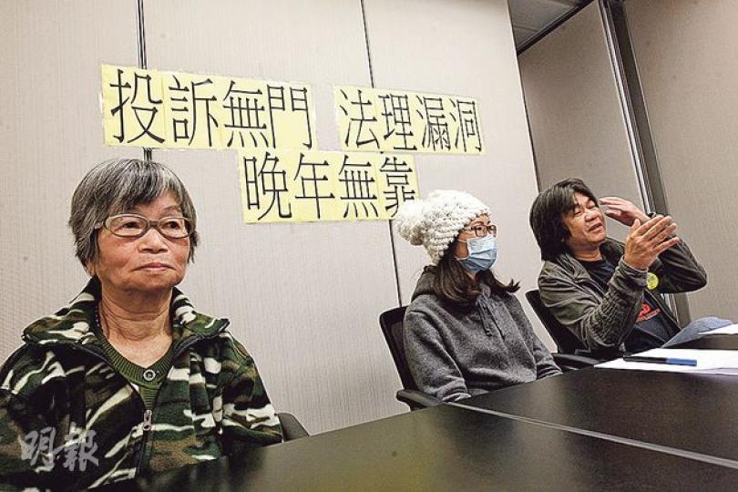 73歲曾少蘭是文盲,她稱因錯信女婿,不知情下簽署多項文件,被騙去內地物業的一半業權。(李紹昌攝) 73歲曾少蘭是文盲,她稱因錯信女婿,不知情下簽署多項文件,被騙去內地物業的一半業權。(李紹昌攝)