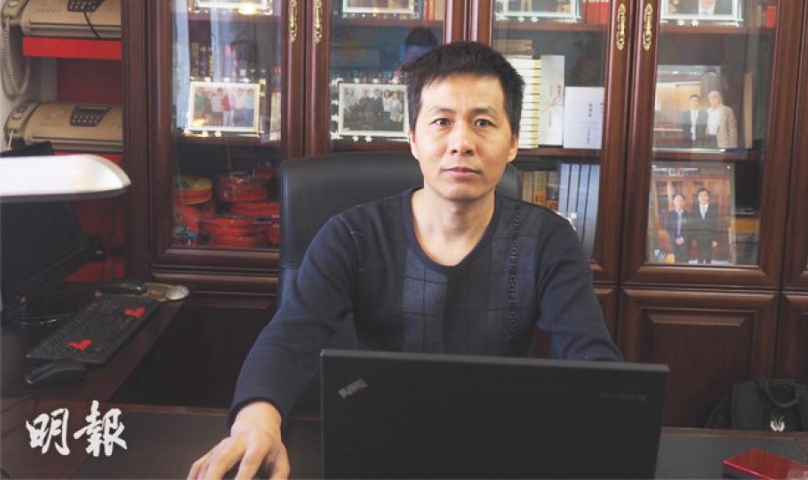 民間反貪爆料人朱瑞峰表示,近兩年內地網絡輿論收緊,民間反腐變得更難。(明報記者攝) 民間反貪爆料人朱瑞峰表示,近兩年內地網絡輿論收緊,民間反腐變得更難。(明報記者攝)