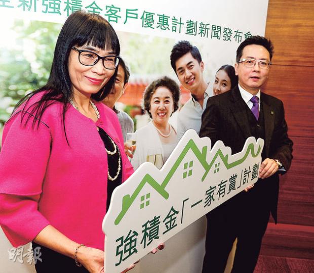 宏利公積金信託首席行政總監吳智珊(左)表示,每家積金商各有定位,始終客戶不應只看減價,仍要看回報。(劉焌陶攝) 宏利公積金信託首席行政總監吳智珊(左)表示,每家積金商各有定位,始終客戶不應只看減價,仍要看回報。(劉焌陶攝)