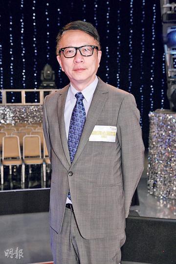 亞視執行董事葉家寶稱,股東黃炳均「好心」向員工借錢,並非替代出糧,又指要求員工離職時還款,是因為「追人還錢困難」,相信員工離職時已找到新工作或另有決定,並非藉此綑綁員工。(姚美梨攝) 亞視執行董事葉家寶稱,股東黃炳均「好心」向員工借錢,並非替代出糧,又指要求員工離職時還款,是因為「追人還錢困難」,相信員工離職時已找到新工作或另有決定,並非藉此綑綁員工。(姚美梨攝)