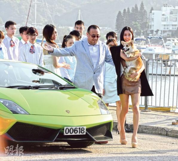 發現記者後,Clara不慌不忙向鏡頭報以微笑。(攝影﹕追擊組)蔚雨芯毫不吝嗇曬32D豐滿上圍,連拍檔駱應鈞都不敢直視。(攝影﹕追擊組)韓星Clara密實打扮玩水槍戰,但仍難掩其34D的美好身材。Clara玩水槍戰,玩得異常投入。(攝影﹕追擊組)(攝影﹕追擊組)蔚雨芯露出4吋「事業線」,擊敗密實上陣的Clara。(攝影﹕追擊組)劇組出動7部名貴跑車及3艘遊艇來襯托Clara(箭嘴示),認真大手筆。(攝影﹕追擊組) 發現記者後,Clara不慌不忙向鏡頭報以微笑。(攝影﹕追擊組)蔚雨芯毫不吝嗇曬32D豐滿上圍,連拍檔駱應鈞都不敢直視。(攝影﹕追擊組)韓星Clara密實打扮玩水槍戰,但仍難掩其34D的美好身材。Clara玩水槍戰,玩得異常投入。(攝影﹕追擊組)(攝影﹕追擊組)蔚雨芯露出4吋「事業線」,擊敗密實上陣的Clara。(攝影﹕追擊組)劇組出動7部名貴跑車及3艘遊艇來襯托Clara(箭嘴示),認真大手筆。(攝影﹕追擊組)