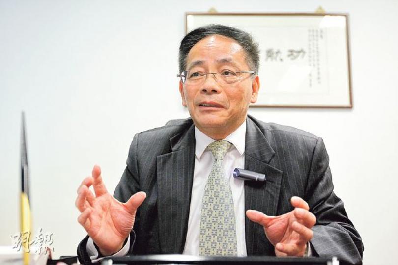 有網民計劃參選區議會,「狙擊」上屆自動當選的建制派議員。民建聯葉國謙表示,地區工作並不簡單,認為「高登仔」貿然參選,難以威脅現任議員。(郭慶輝攝)上屆區議會選舉,民主黨區諾軒在香港仔利東邨以119票之微險勝對手。不過,對於今年底舉行的區選,區諾軒對泛民選情相當悲觀。(李世豪攝)學民思潮召集人黃之鋒笑言,考入大學並不容易,希望完成學業後,才決定未來志向。(李紹昌攝) 有網民計劃參選區議會,「狙擊」上屆自動當選的建制派議員。民建聯葉國謙表示,地區工作並不簡單,認為「高登仔」貿然參選,難以威脅現任議員。(郭慶輝攝)上屆區議會選舉,民主黨區諾軒在香港仔利東邨以119票之微險勝對手。不過,對於今年底舉行的區選,區諾軒對泛民選情相當悲觀。(李世豪攝)學民思潮召集人黃之鋒笑言,考入大學並不容易,希望完成學業後,才決定未來志向。(李紹昌攝)