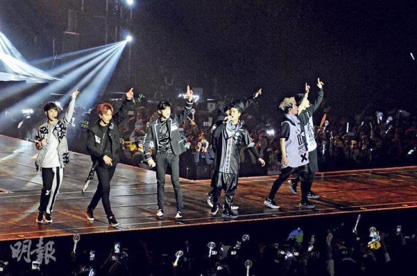 GOT7前晚在港開演唱會,演唱《A》、《不要不要》等熱門歌曲。(攝影:孫華中)Jackson的父母特地來捧兒子場。(攝影:孫華中) GOT7前晚在港開演唱會,演唱《A》、《不要不要》等熱門歌曲。(攝影:孫華中)Jackson的父母特地來捧兒子場。(攝影:孫華中)