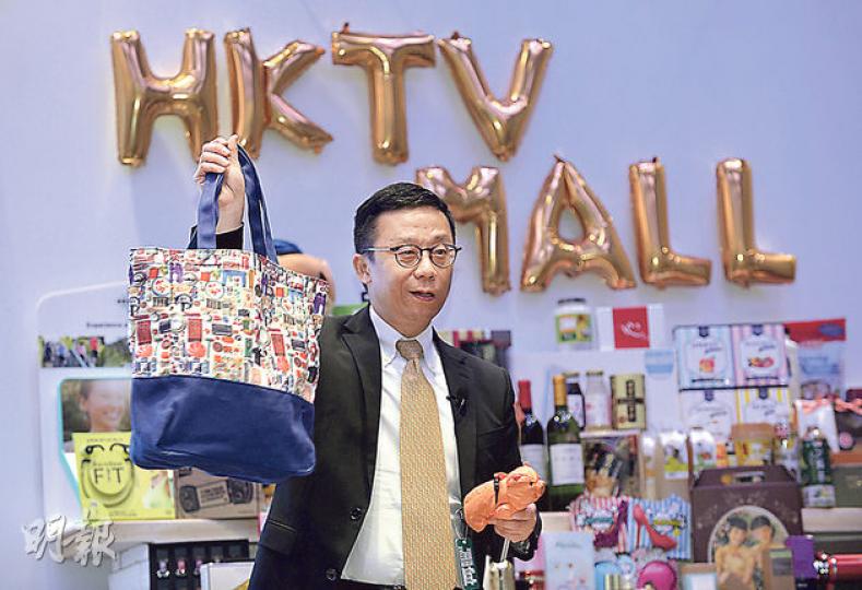 港視主席王維基(圖)稱,現時已有333家商店提供超過2.5萬件貨品;1年內要成為香港最大的網購平台,有信心可以做到收支平衡。(余俊亮攝) 港視主席王維基(圖)稱,現時已有333家商店提供超過2.5萬件貨品;1年內要成為香港最大的網購平台,有信心可以做到收支平衡。(余俊亮攝)