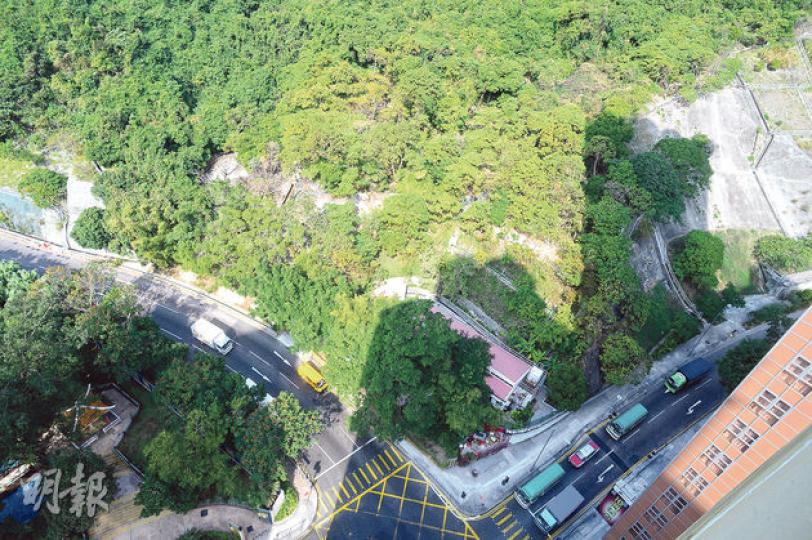 有53年歷史的香港仔漁光邨即將重建,房協正與政府商討一幅位於田灣、附近有斜坡的GIC地皮,用作興建新樓安置現有住戶。房協拒披露土地位置,但本報翻查資料,位於田灣山道一幅GIC地皮位於斜坡附近,且有道路配套。(劉焌陶攝) 有53年歷史的香港仔漁光邨即將重建,房協正與政府商討一幅位於田灣、附近有斜坡的GIC地皮,用作興建新樓安置現有住戶。房協拒披露土地位置,但本報翻查資料,位於田灣山道一幅GIC地皮位於斜坡附近,且有道路配套。(劉焌陶攝)