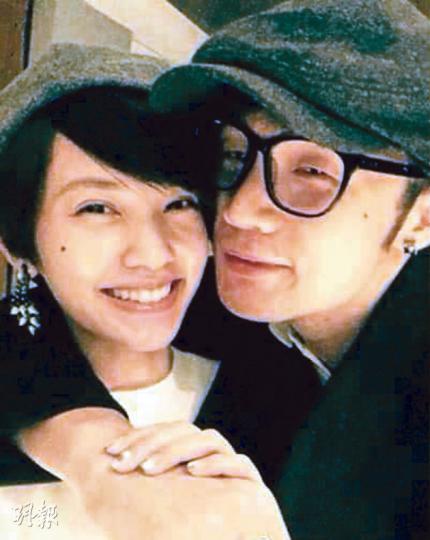 李榮浩上載與楊丞琳貼臉勾肩的親密合照,之後又迅速刪除,關係耐人尋味。(微博圖片) 李榮浩上載與楊丞琳貼臉勾肩的親密合照,之後又迅速刪除,關係耐人尋味。(微博圖片)
